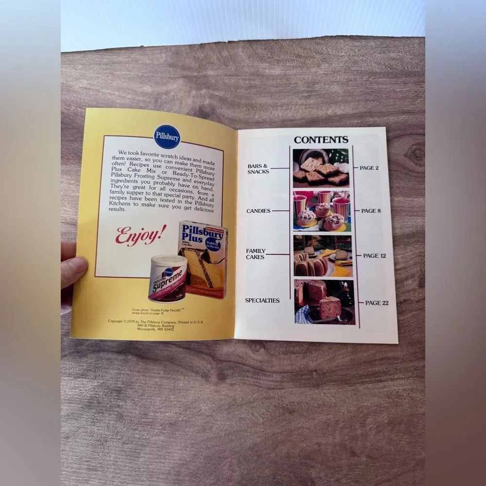 SWEET AND EASY - Pillsbury - 1979 Paperback Baking Recipes Booklet -collectible
